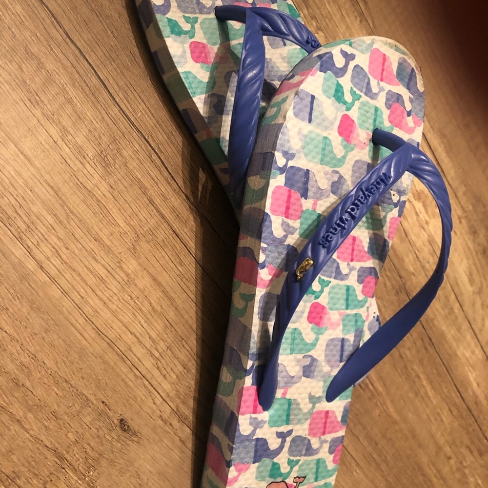 Vineyard Vines Girls flip flops
